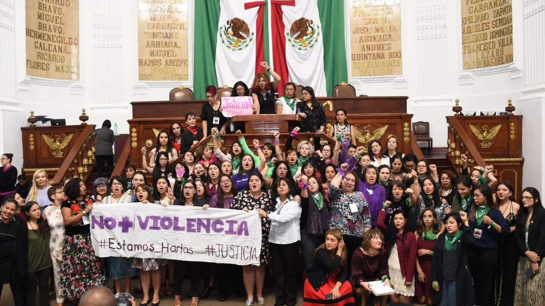 PARLAMENTO DE MUJERES